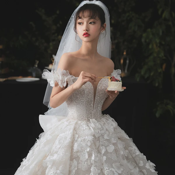 Romantisch Champagner Hochzeits Brautkleider / Hochzeitskleider 2020 Ballkleid Off Shoulder Kurze Ärmel Rückenfreies Applikationen Spitze Blumen Perlenstickerei Glanz Tülle Königliche Schleppe