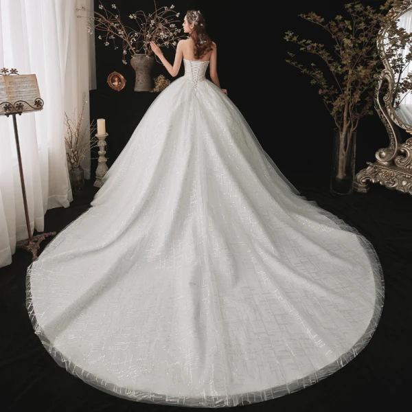 Chic / Belle Blanche La Mariée Robe De Mariée 2020 Robe Boule Bustier Sans Manches Dos Nu Perlage Paillettes Chapel Train Volants