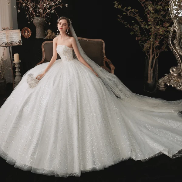 Chic / Belle Blanche La Mariée Robe De Mariée 2020 Robe Boule Bustier Sans Manches Dos Nu Perlage Paillettes Chapel Train Volants