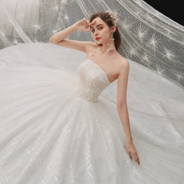 Chic / Belle Blanche La Mariée Robe De Mariée 2020 Robe Boule Bustier Sans Manches Dos Nu Perlage Paillettes Chapel Train Volants