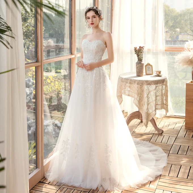 Elegant Hage Utendørs Hvit Brudekjoler 2020 Prinsesse Kjæreste Uten Ermer Ryggløse Appliques Blonder Beading Feie Tog Buste