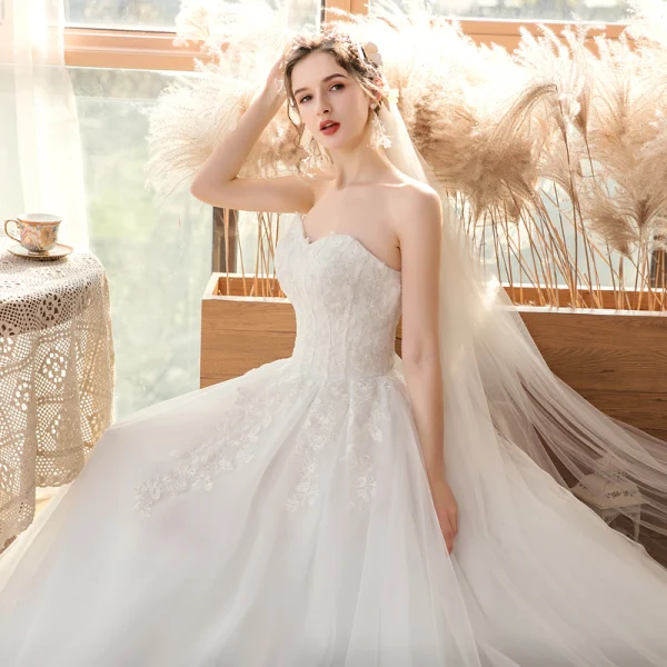 Elegant Outdoor / Garden White Wedding Dresses 2020 A-Line / Princess Sweetheart Sleeveless Backless Appliques Lace Beading Sweep Train Ruffle