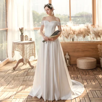 Abordable Blanche Satin La Mariée Robe De Mariée 2020 Princesse De L 039 Épaule Manches Courtes Dos Nu Train De Balayage Volants