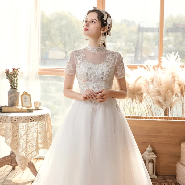 Abordable Jardin / Extérieur Blanche Robe De Mariée 2020 Princesse Transparentes Col Haut Manches Courtes Dos Nu Appliques Paillettes Train De Balayage Volants