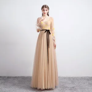 Style Victorien Kaki Robe De Soirée 2020 Princesse Encolure Carrée Gonflée Manches Longues Plumes Feuille Appliques En Dentelle Perlage Longue Volants Dos Nu Robe De Ceremonie