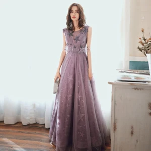 Snygga Fina Purple Aftonklänningar 2020 Prinsessa Urringning Ärmlös Beading Stjärna Broderade Paljetter Långa Ruffle Halterneck Formella Klänningar