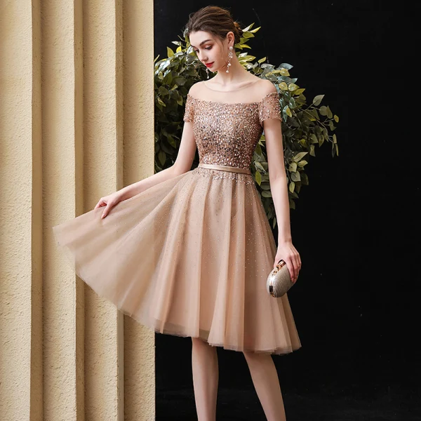 Élégant Champagne Robe De Fete 2020 Princesse Transparentes Encolure Dégagée Manches Courtes Perlage Paillettes Ceinture Mi-Longues Volants Dos Nu Robe De Ceremonie