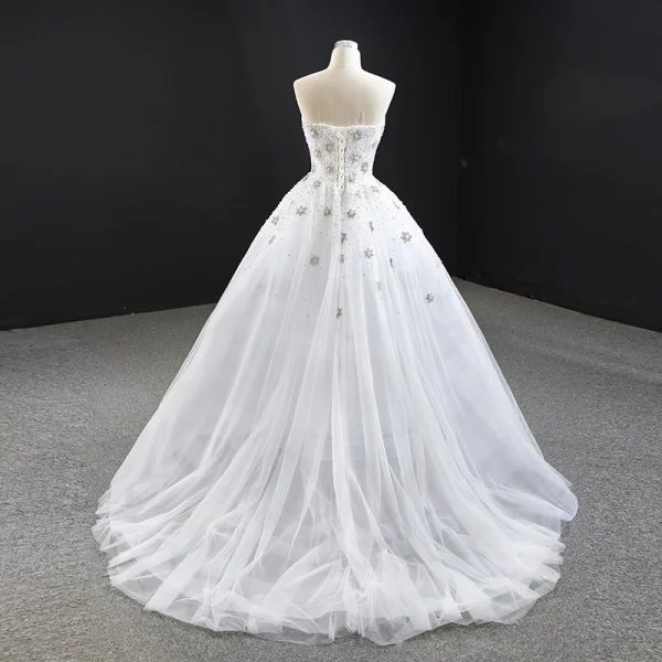 Luxe Blanche La Mariée Robe De Mariée 2020 Robe Boule Bustier Sans Manches Dos Nu Fait main Perlage Train De Balayage Volants