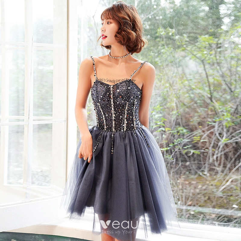 Hermoso Gris de fiesta Vestidos de graduacion 2020 A Line Princess Spaghetti Straps Sin Mangas Lentejuelas Rebordear Cortos Ruffle Sin Espalda Vestidos Formales