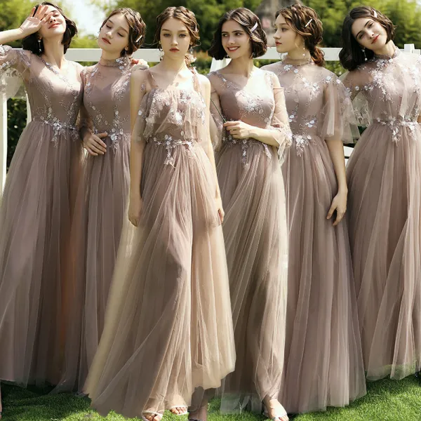 Niedrogie Brązowy Sukienki Dla Druhen 2020 Princessa Aplikacje Z Koronki Bez Pleców Długie Wzburzyć
