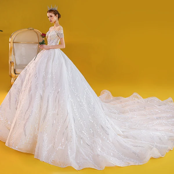 Chic / Belle Blanche La Mariée Robe De Mariée 2020 Robe Boule Transparentes Encolure Dégagée Dos Nu Manches Courtes Perlage Gland Appliques En Dentelle Perle Paillettes Royal Train Volants