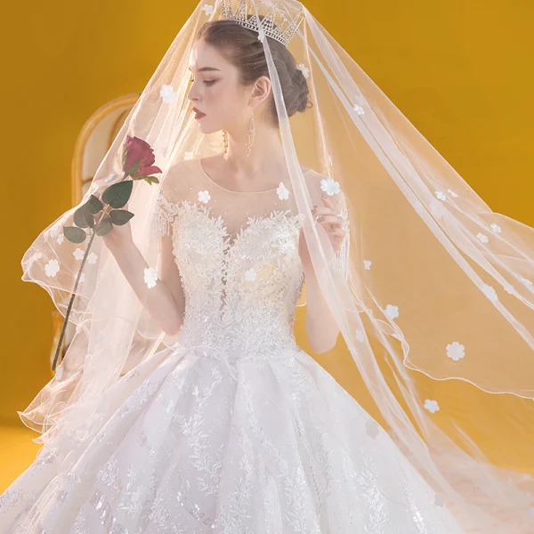 Chic / Belle Blanche La Mariée Robe De Mariée 2020 Robe Boule Transparentes Encolure Dégagée Dos Nu Manches Courtes Perlage Gland Appliques En Dentelle Perle Paillettes Royal Train Volants
