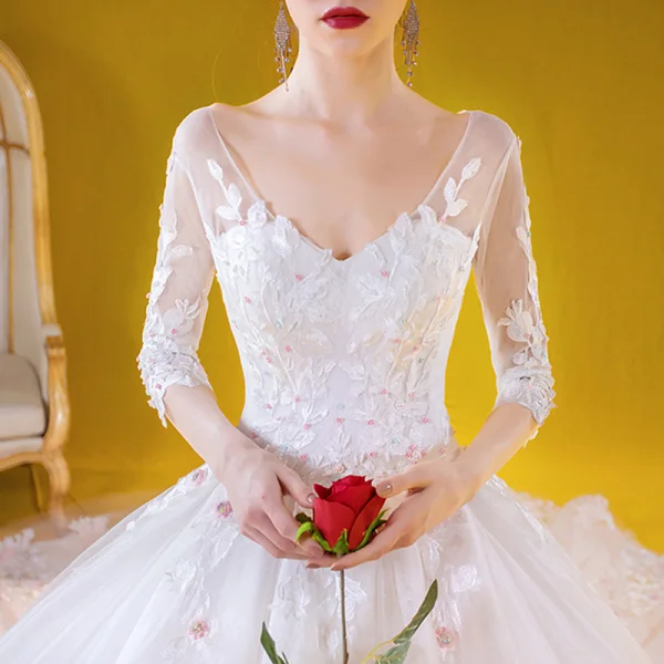 Romantisk Vita Brud Bröllopsklänningar 2020 Balklänning V-Hals 3/4 ärm Halterneck Appliqués Spets Blomma Beading Cathedral Train