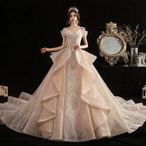 Luxe Champagne La Mariée Robe De Mariée 2020 Robe Boule De l'épaule Manches Courtes Dos Nu Glitter Tulle Perlage Appliques En Dentelle Royal Train Volants