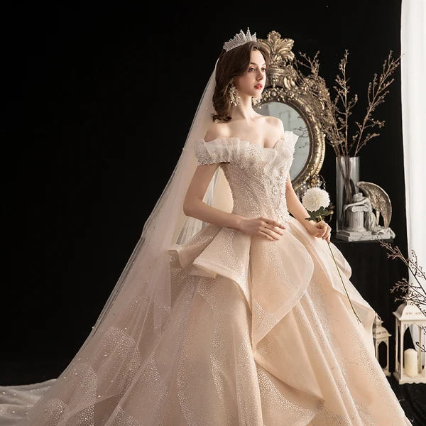Luxe Champagne La Mariée Robe De Mariée 2020 Robe Boule De l'épaule Manches Courtes Dos Nu Glitter Tulle Perlage Appliques En Dentelle Royal Train Volants