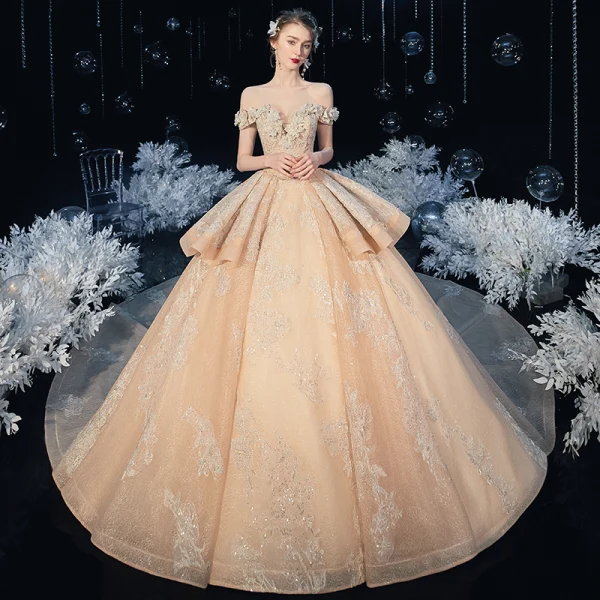 Schöne Champagner Hochzeits Brautkleider / Hochzeitskleider 2020 Ballkleid Off Shoulder Kurze Ärmel Rückenfreies Applikationen Spitze Pailletten Glanz Tülle Perlenstickerei Kathedrale Schleppe Rüschen
