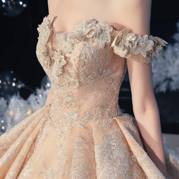 Schöne Champagner Hochzeits Brautkleider / Hochzeitskleider 2020 Ballkleid Off Shoulder Kurze Ärmel Rückenfreies Applikationen Spitze Pailletten Glanz Tülle Perlenstickerei Kathedrale Schleppe Rüschen