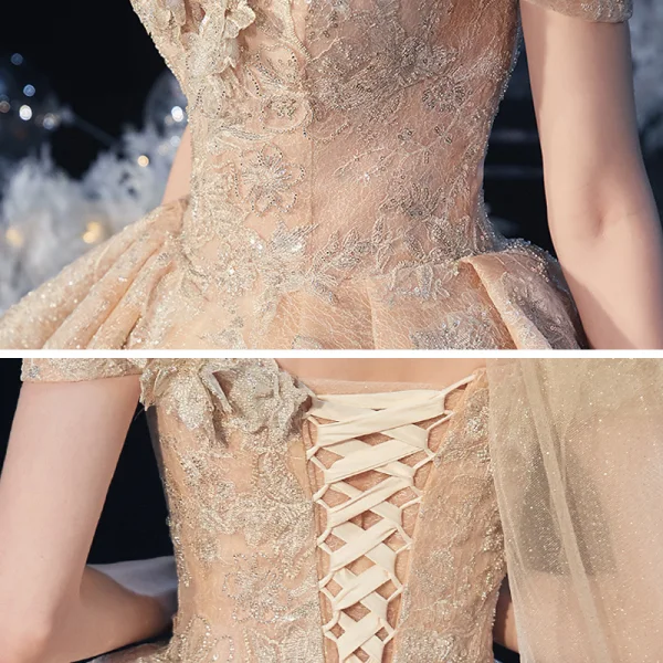 Schöne Champagner Hochzeits Brautkleider / Hochzeitskleider 2020 Ballkleid Off Shoulder Kurze Ärmel Rückenfreies Applikationen Spitze Pailletten Glanz Tülle Perlenstickerei Kathedrale Schleppe Rüschen