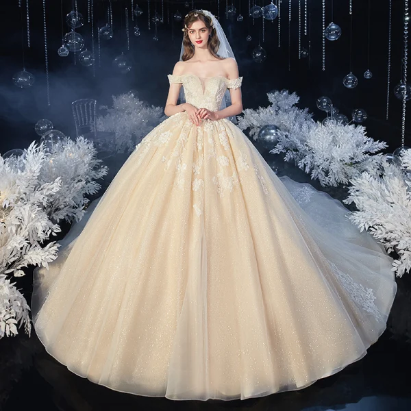 Schöne Champagner Durchsichtige Hochzeits Brautkleider / Hochzeitskleider 2020 Ballkleid Off Shoulder Kurze Ärmel Rückenfreies Applikationen Spitze Perlenstickerei Glanz Tülle Kathedrale Schleppe Rüschen