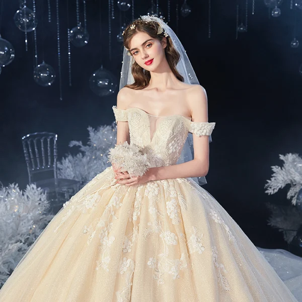 Schöne Champagner Durchsichtige Hochzeits Brautkleider / Hochzeitskleider 2020 Ballkleid Off Shoulder Kurze Ärmel Rückenfreies Applikationen Spitze Perlenstickerei Glanz Tülle Kathedrale Schleppe Rüschen
