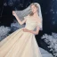 Chic / Belle Champagne La Mariée Robe De Mariée 2020 Robe Boule De l'épaule Manches Courtes Dos Nu Appliques En Dentelle Cathedral Train Volants