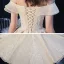Chic / Belle Champagne La Mariée Robe De Mariée 2020 Robe Boule De l'épaule Manches Courtes Dos Nu Appliques En Dentelle Cathedral Train Volants