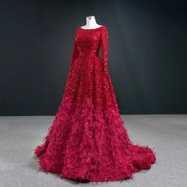 Scintillantes Rouge Paillettes Tapis rouge Robe De Soirée 2020 Princesse Encolure Dégagée Manches Longues Plumes Train De Balayage Volants Dos Nu Robe De Ceremonie
