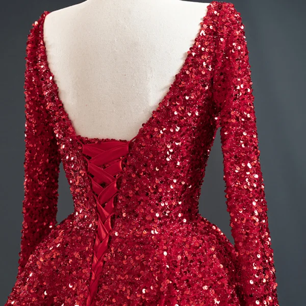 Scintillantes Rouge Paillettes Tapis rouge Robe De Soirée 2020 Princesse Encolure Dégagée Manches Longues Plumes Train De Balayage Volants Dos Nu Robe De Ceremonie