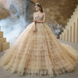 Luksus Champagne Bryllups Brudekjoler 2020 Ballkjole Dyp V Hals Ryggløse Avtakbar Uten Ermer Appliques Beading Cathedral Train Gripende Ruffles