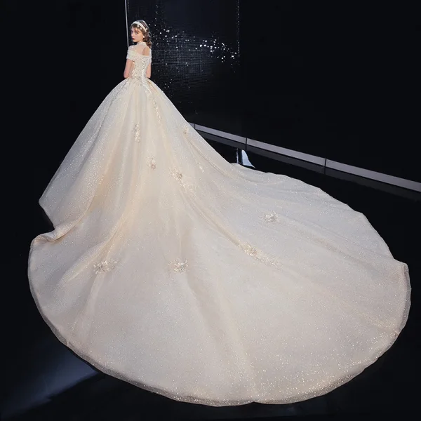 Vintage / Retro Champagne Bridal Wedding Dresses 2020 Ball Gown High Neck Short Sleeve Backless Appliques Lace Flower Handmade Beading Royal Train
