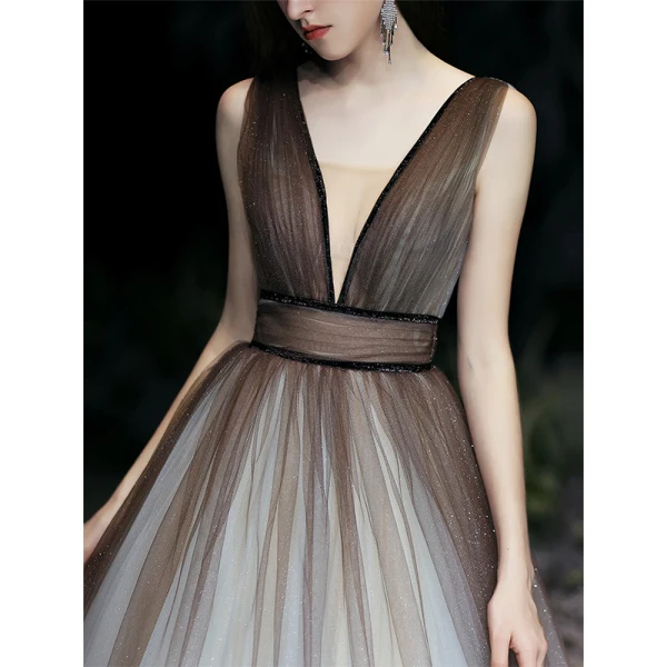 Sexy Braun Farbverlauf Weiß Ballkleider 2020 Ballkleid Durchsichtige Tiefer V-Ausschnitt Ärmellos Stoffgürtel Glanz Tülle Lange Rüschen Rückenfreies Festliche Kleider