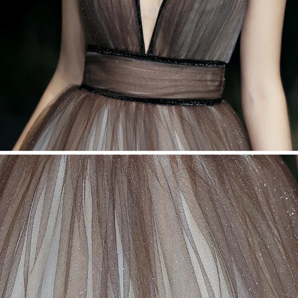 Sexy Braun Farbverlauf Weiß Ballkleider 2020 Ballkleid Durchsichtige Tiefer V-Ausschnitt Ärmellos Stoffgürtel Glanz Tülle Lange Rüschen Rückenfreies Festliche Kleider