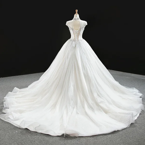 Luxus / Herrlich Weiß Hochzeits Brautkleider / Hochzeitskleider 2020 Ballkleid Durchsichtige Stehkragen Ärmellos Rückenfreies Handgefertigt Perlenstickerei Glanz Tülle Kapelle-Schleppe