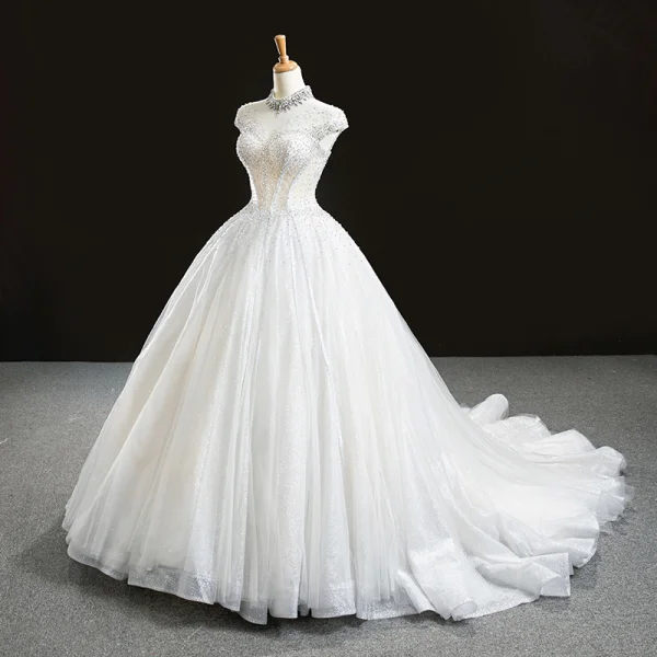 Luxus / Herrlich Weiß Hochzeits Brautkleider / Hochzeitskleider 2020 Ballkleid Durchsichtige Stehkragen Ärmellos Rückenfreies Handgefertigt Perlenstickerei Glanz Tülle Kapelle-Schleppe