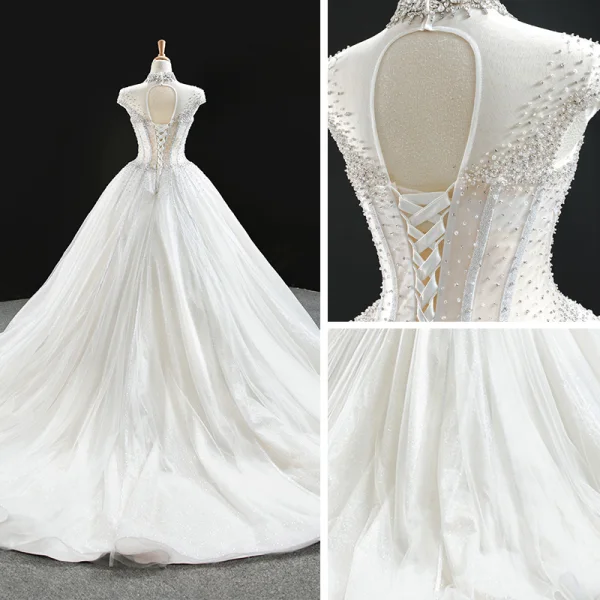 Luxus / Herrlich Weiß Hochzeits Brautkleider / Hochzeitskleider 2020 Ballkleid Durchsichtige Stehkragen Ärmellos Rückenfreies Handgefertigt Perlenstickerei Glanz Tülle Kapelle-Schleppe