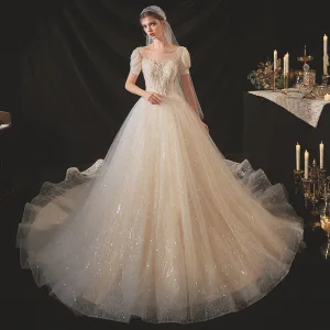 Style Victorien Champagne La Mariée Robe De Mariée 2020 Robe Boule Transparentes Encolure Dégagée Gonflée Manches Courtes Dos Nu Perlage Paillettes Chapel Train Volants