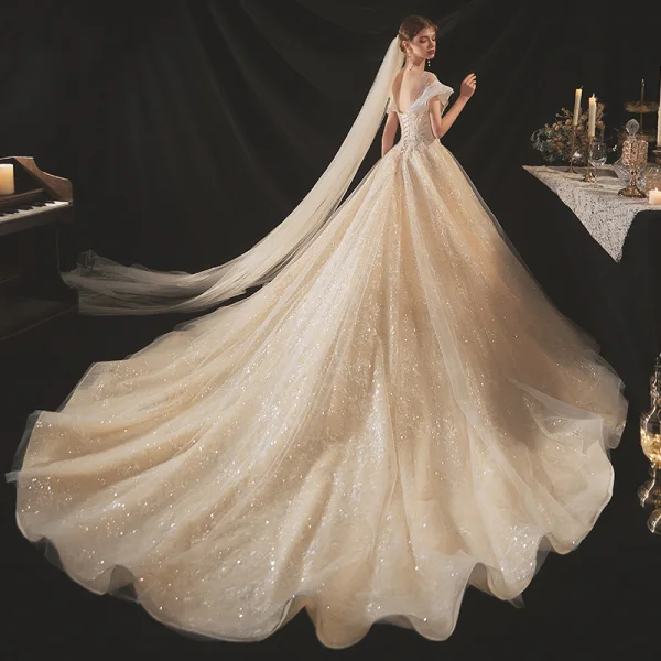 Chic / Belle Champagne La Mariée Robe De Mariée 2020 Robe Boule Transparentes Encolure Dégagée Manches Courtes Dos Nu Appliques En Dentelle Paillettes Perlage Cristal Chapel Train Volants