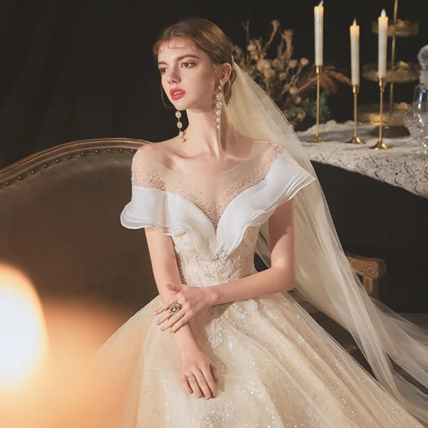 Chic / Belle Champagne La Mariée Robe De Mariée 2020 Robe Boule Transparentes Encolure Dégagée Manches Courtes Dos Nu Appliques En Dentelle Paillettes Perlage Cristal Chapel Train Volants