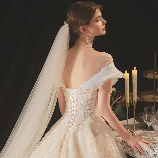 Chic / Belle Champagne La Mariée Robe De Mariée 2020 Robe Boule Transparentes Encolure Dégagée Manches Courtes Dos Nu Appliques En Dentelle Paillettes Perlage Cristal Chapel Train Volants