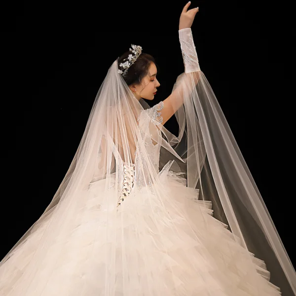 Étourdissant Champagne La Mariée Robe De Mariée 2020 Robe Boule Transparentes Col v profond Détachable Sans Manches Dos Nu Appliques Paillettes Perlage Royal Train Volants en Cascade