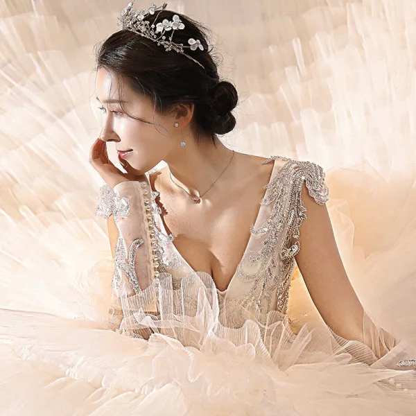 Étourdissant Champagne La Mariée Robe De Mariée 2020 Robe Boule Transparentes Col v profond Détachable Sans Manches Dos Nu Appliques Paillettes Perlage Royal Train Volants en Cascade