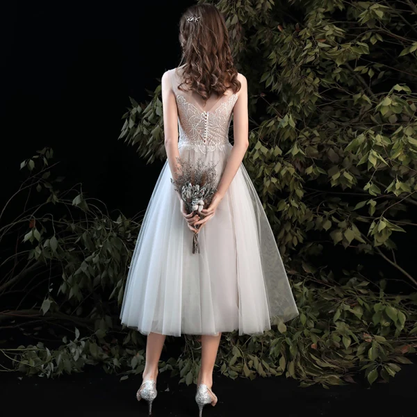 Eleganta Champagne Stranden Bröllopsklänningar 2020 Prinsessa V-Hals Ärmlös Halterneck Appliqués Spets Te-längd