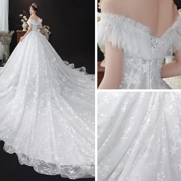 Schöne Weiß Hochzeits Brautkleider / Hochzeitskleider 2020 Ballkleid Off Shoulder Kurze Ärmel Star Rückenfreies Applikationen Spitze Perlenstickerei Kathedrale Schleppe Rüschen