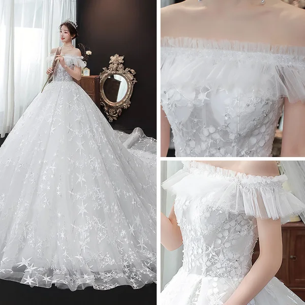 Schöne Weiß Hochzeits Brautkleider / Hochzeitskleider 2020 Ballkleid Off Shoulder Kurze Ärmel Star Rückenfreies Applikationen Spitze Perlenstickerei Kathedrale Schleppe Rüschen