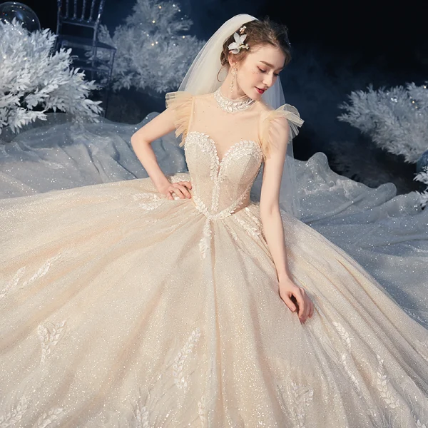Vintage Champagner Hochzeits Brautkleider / Hochzeitskleider 2020 Ballkleid Durchsichtige Stehkragen Ärmellos Rückenfreies Applikationen Spitze Pailletten Perlenstickerei Glanz Tülle Kapelle-Schleppe Rüschen