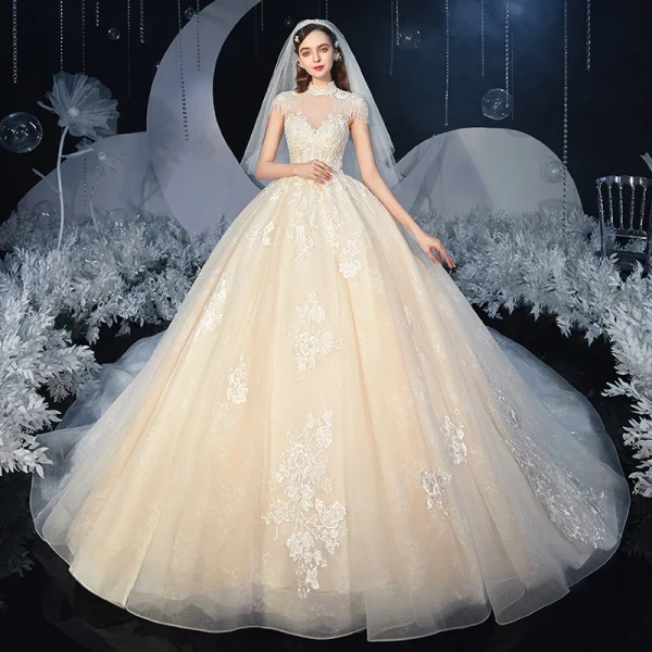 Vintage / Originale Champagne La Mariée Robe De Mariée 2020 Robe Boule Transparentes Col Haut Manches Courtes Dos Nu Appliques En Dentelle Perlage Gland Cathedral Train