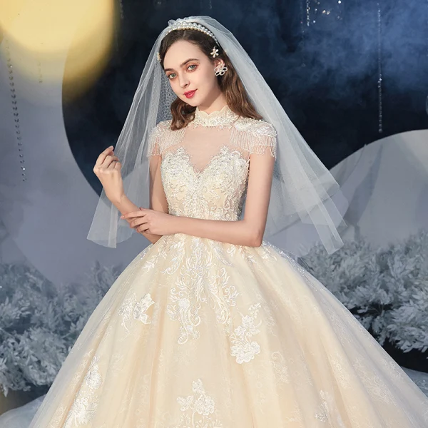 Vintage / Originale Champagne La Mariée Robe De Mariée 2020 Robe Boule Transparentes Col Haut Manches Courtes Dos Nu Appliques En Dentelle Perlage Gland Cathedral Train