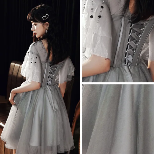 Chic / Belle Gris Robe De Cocktail 2020 Princesse Transparentes Encolure Dégagée Manches Courtes Paillettes Perlage Mi-Longues Volants Dos Nu Robe De Ceremonie
