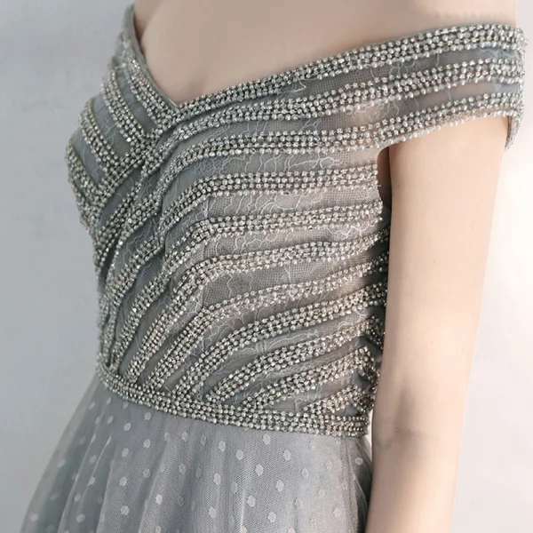 Élégant Gris Robe De Soirée 2020 Princesse De l'épaule Manches Courtes Perlage Tachetée Tulle Train De Balayage Volants Dos Nu Robe De Ceremonie