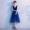 Piękne Królewski Niebieski Homecoming Sukienki Na Studniówke 2020 Princessa Przezroczyste Wycięciem Bez Rękawów Rhinestone Cekiny Długość Herbaty Wzburzyć Bez Pleców Sukienki Wizytowe